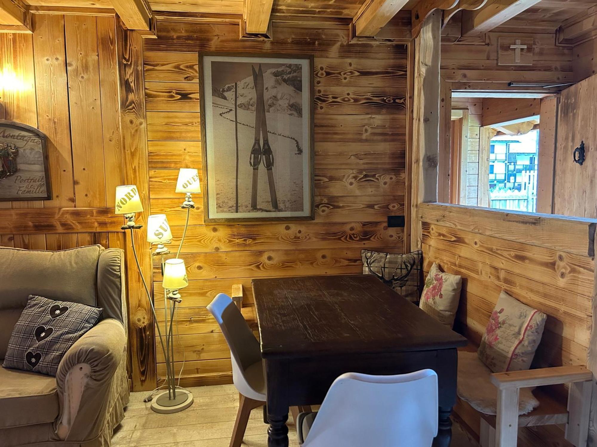 Hotel Letterario Locanda Collomb La Thuile Extérieur photo