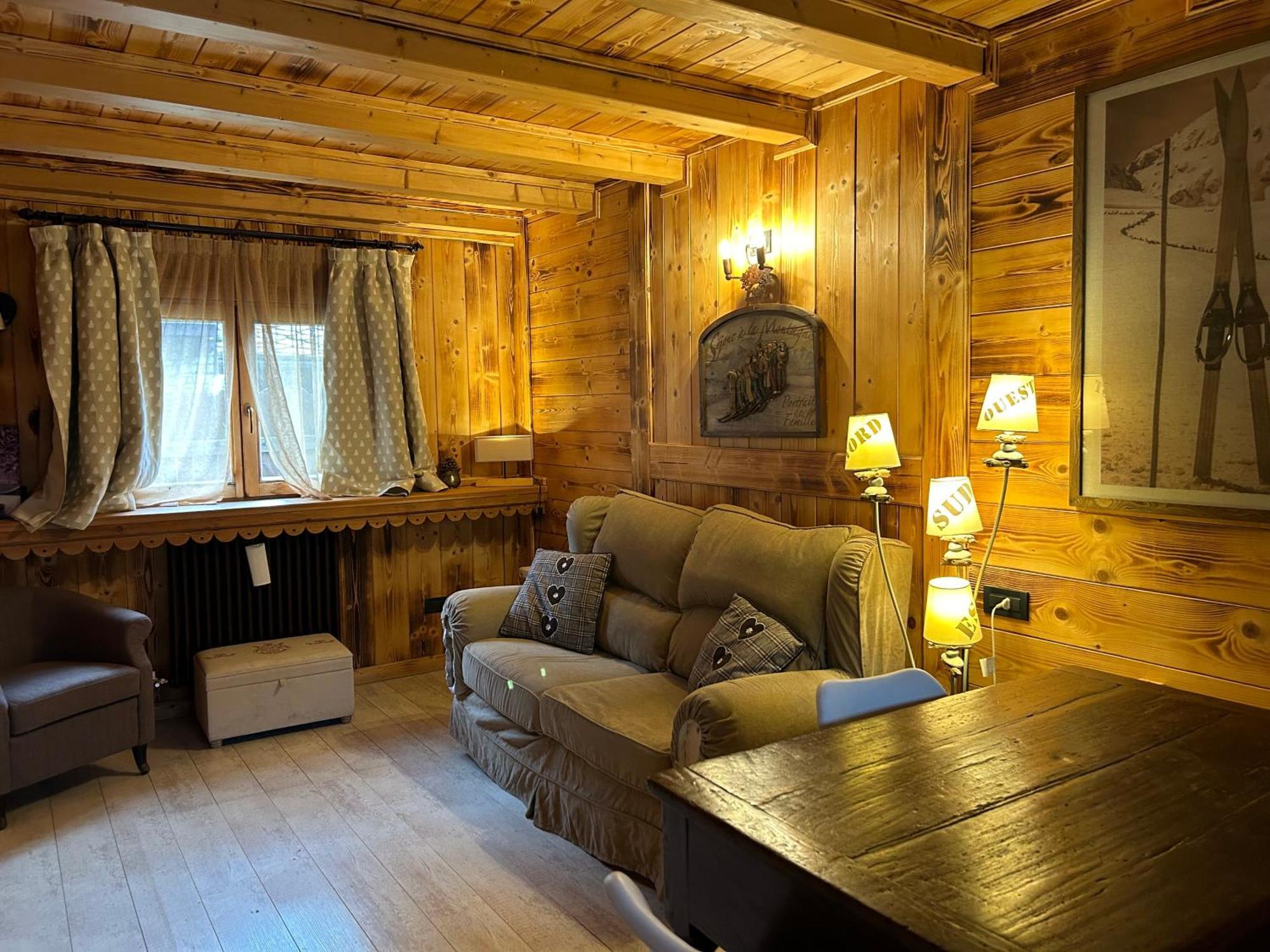 Hotel Letterario Locanda Collomb La Thuile Extérieur photo
